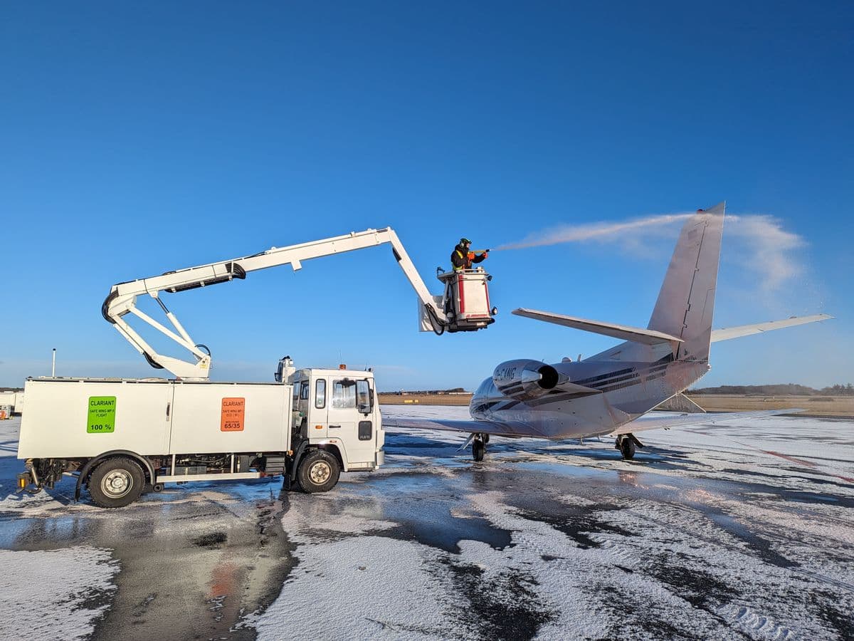 Winter De-Icing Operation